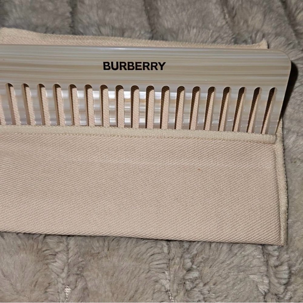 Burberry Parfums Collection Ivory Comb
